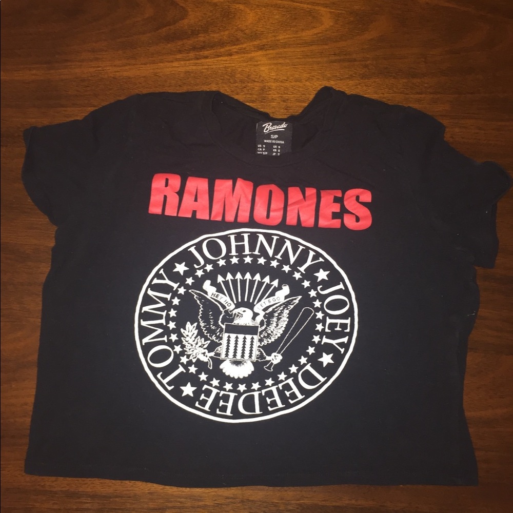 Black crop top short sleeve shirt